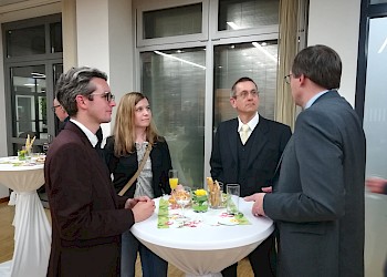 Prof. Dr. Müller, BIS Absolventin, Prof. Dr. Kühnapfel im Gespräch mit dem Präsidenten der Hochschule Prof. Dr. Mudra; Foto: BIS LU